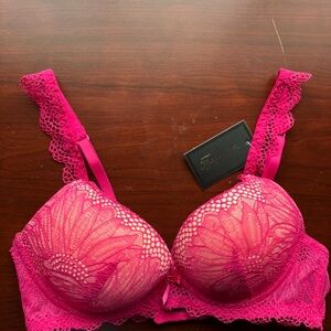 Bra 34b NWT! new!  Fredericks of Hollywood bra